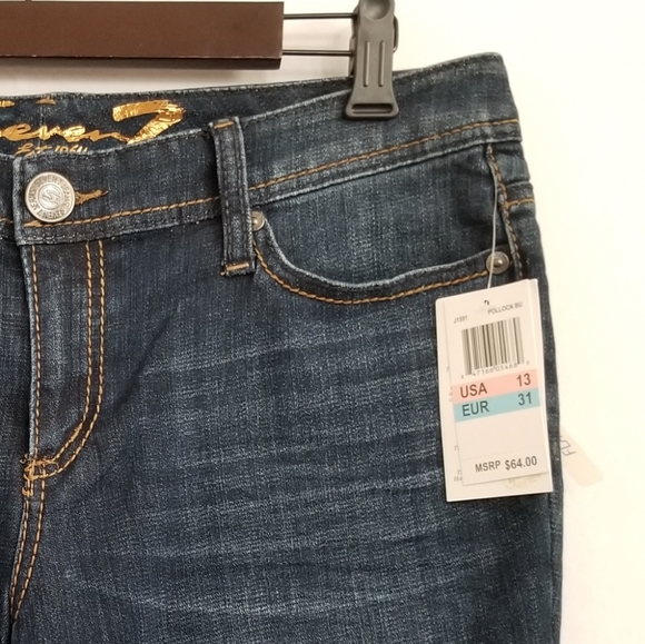 NWT Seven7 Dark Wash Lowrise Flare Jeans Size 31 - Picture 6 of 7